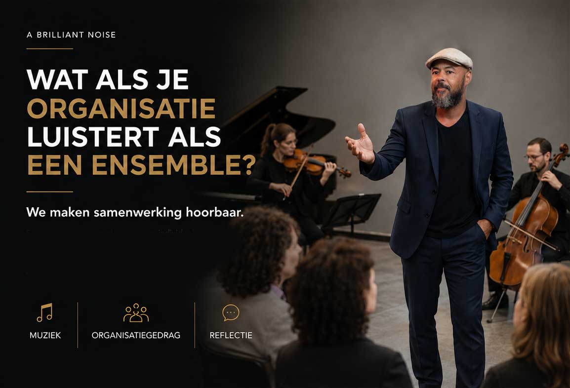 Kay Sleking tijdens een interactieve sessie over leiderschap, luisteren en samenwerking met live musici.
